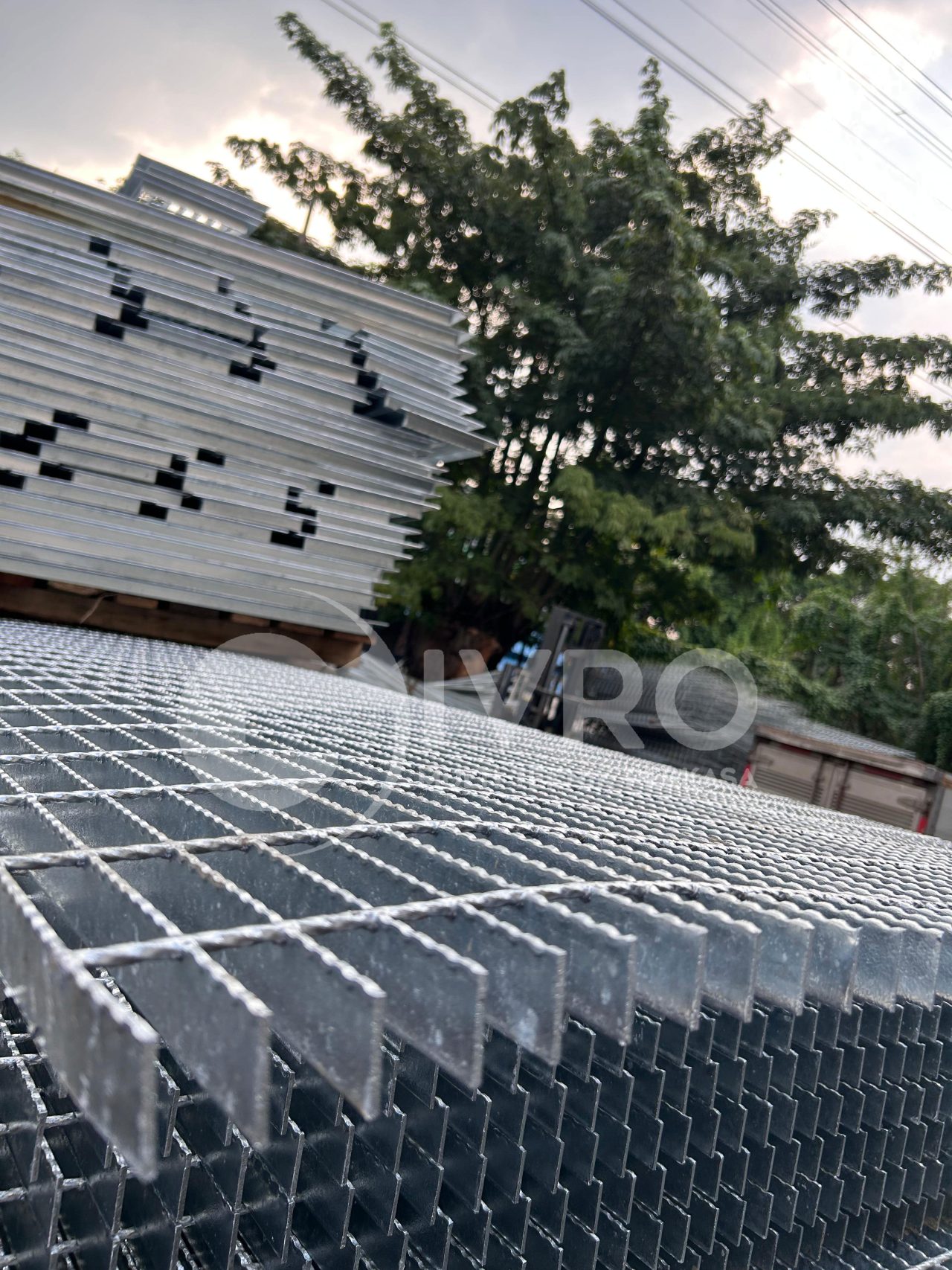 Steel-Grating-Harga-Pabrik-1280x1707.jpg